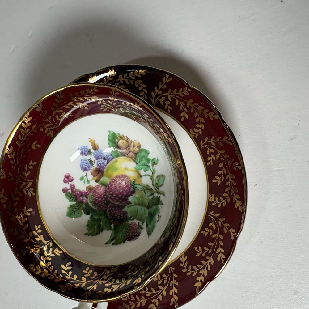 Elegant Burgundy and Gold Tea Set - Picture 2 of 4